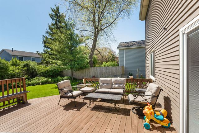 1003 Wesley Drive, Crystal Lake, IL 60014