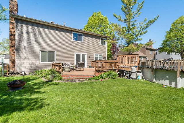 1003 Wesley Drive, Crystal Lake, IL 60014