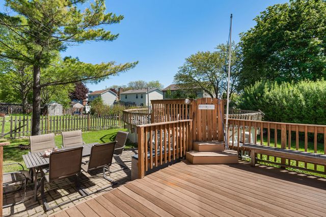 1003 Wesley Drive, Crystal Lake, IL 60014