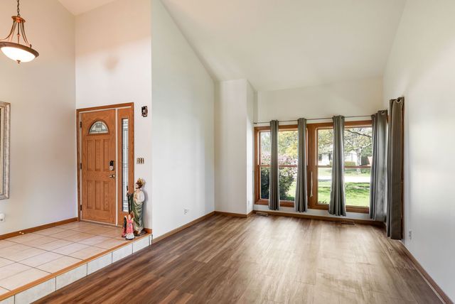 1003 Wesley Drive, Crystal Lake, IL 60014