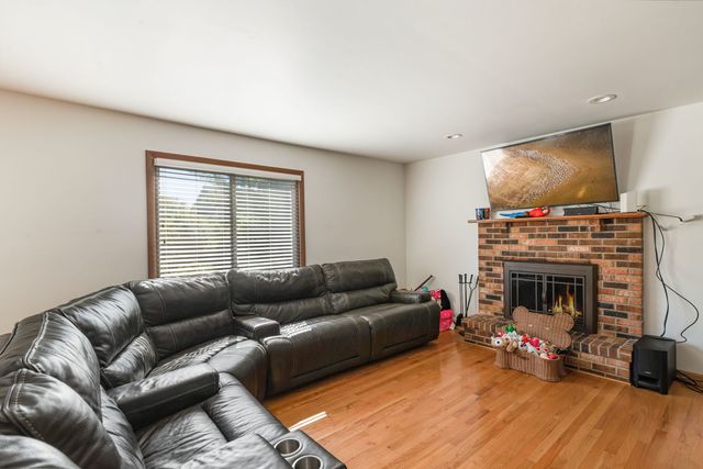1003 Wesley Drive, Crystal Lake, IL 60014
