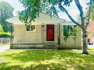 7290 Wiegand, Center Line, MI 48015