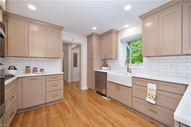 8957 River CRES, Suffolk, VA 23433