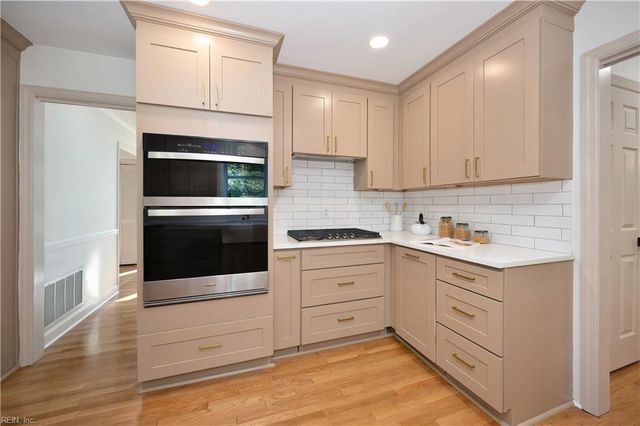 8957 River CRES, Suffolk, VA 23433