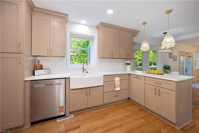 8957 River CRES, Suffolk, VA 23433