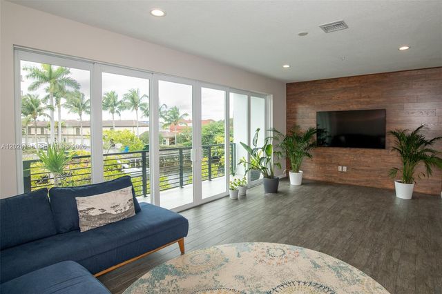 2900 NE 12th Terrace 14, Oakland Park, FL 33334