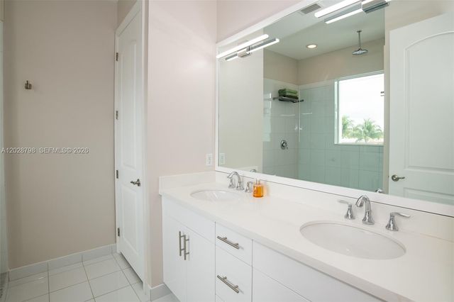 2900 NE 12th Terrace 14, Oakland Park, FL 33334