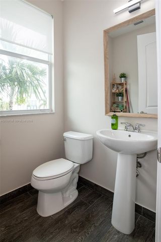 2900 NE 12th Terrace 14, Oakland Park, FL 33334