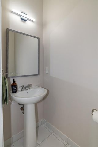 2900 NE 12th Terrace 14, Oakland Park, FL 33334