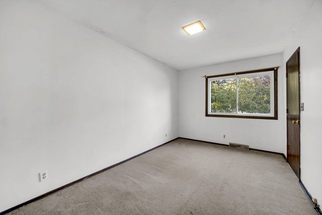 25 E Hoehn Street, Wheatfield, IN 46392