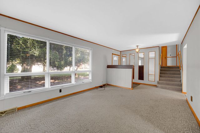 25 E Hoehn Street, Wheatfield, IN 46392