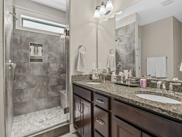 576 Serendipity Ln, Spartanburg, SC 29301