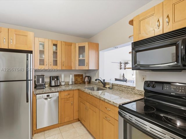 3588 Collins Ave 504, Miami Beach, FL 33140