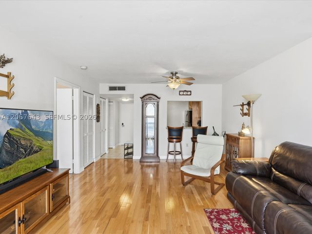 3588 Collins Ave 504, Miami Beach, FL 33140
