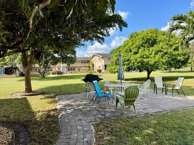 148 Bedford F, West Palm Beach, FL 33417