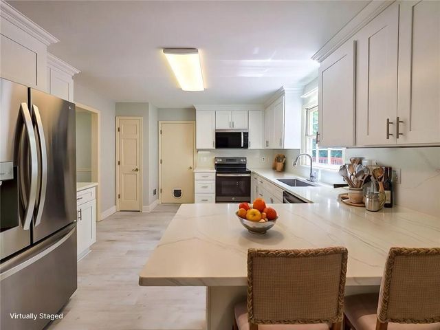 300 Farm Track, Roswell, GA 30075