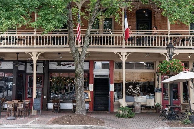 300 Farm Track, Roswell, GA 30075