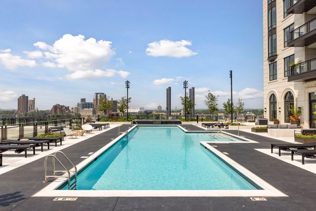 1111 W River Parkway 31B, Minneapolis, MN 55415