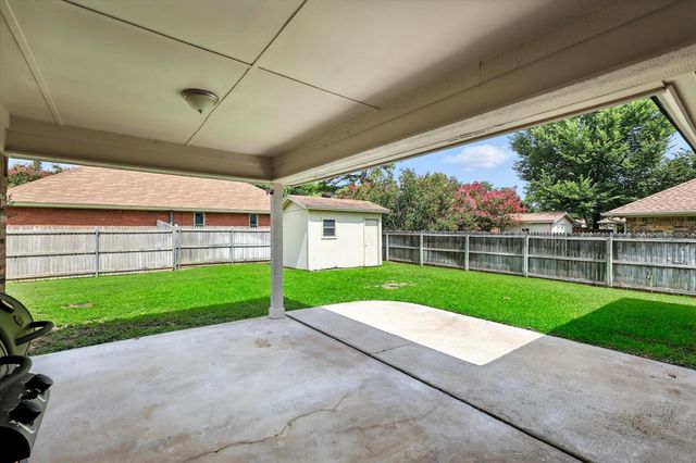2613 New Bedford Court, Bedford, TX 76022