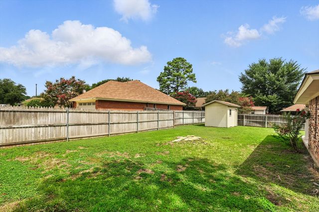 2613 New Bedford Court, Bedford, TX 76022