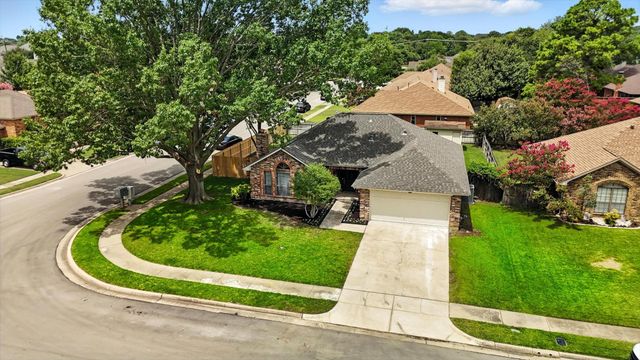 2613 New Bedford Court, Bedford, TX 76022