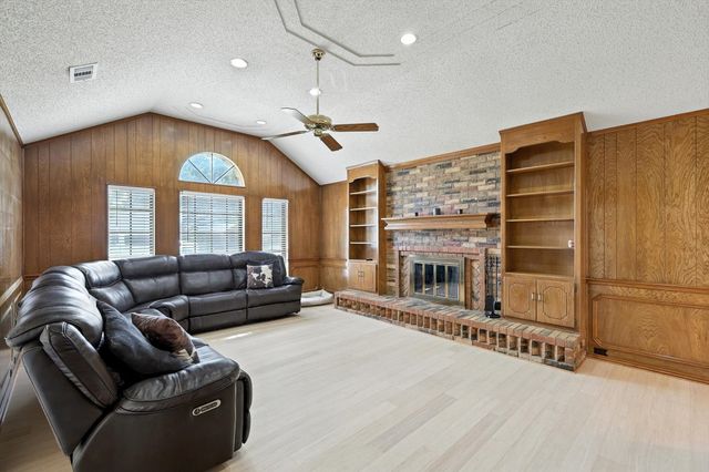 2613 New Bedford Court, Bedford, TX 76022