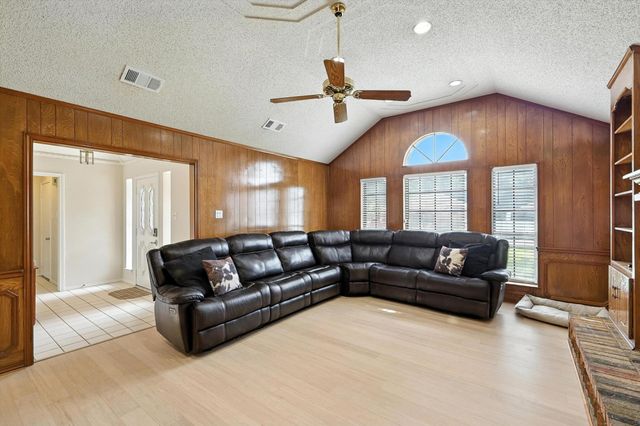 2613 New Bedford Court, Bedford, TX 76022
