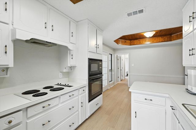 2613 New Bedford Court, Bedford, TX 76022