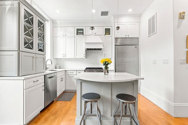 44 Rutland Sq 2, Boston, MA 02118