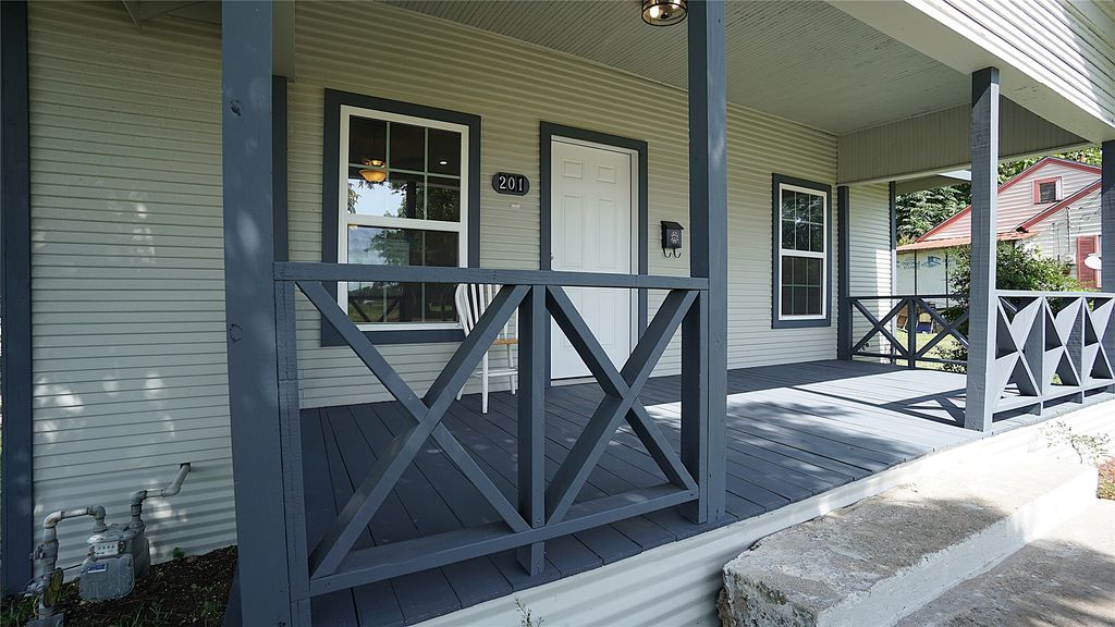 201 4th Street, Honey Grove, TX 75446