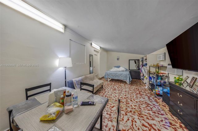 1515 NW 33rd Avenue, Miami, FL 33125