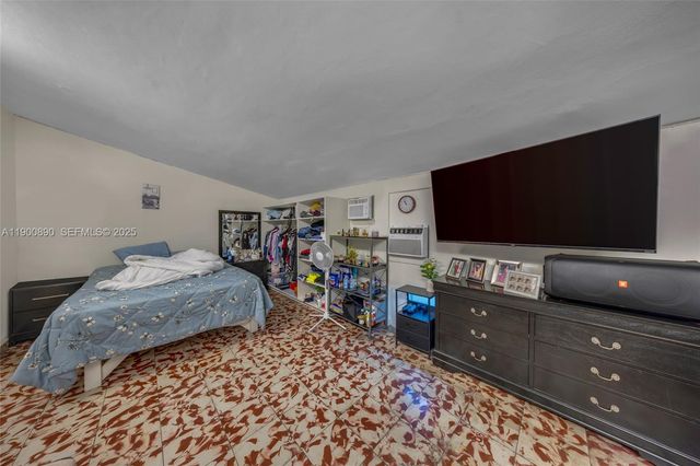 1515 NW 33rd Avenue, Miami, FL 33125