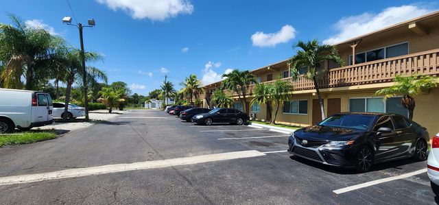 620 NW 7th Avenue 16, Pompano Beach, FL 33060