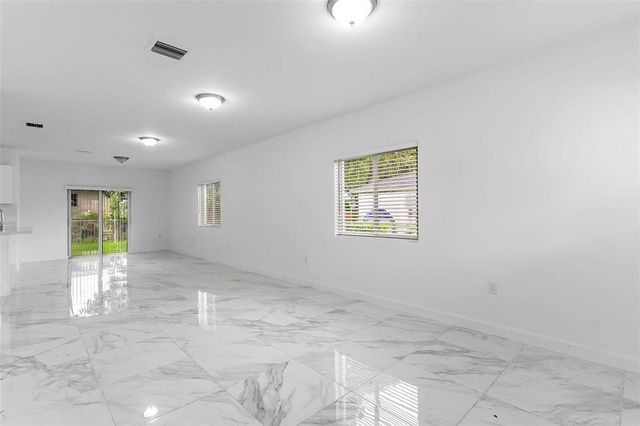 1244 NW 71st St, Miami, FL 33147