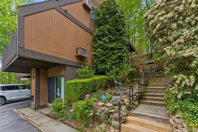114 Ogden Avenue, Dobbs Ferry, NY 10522