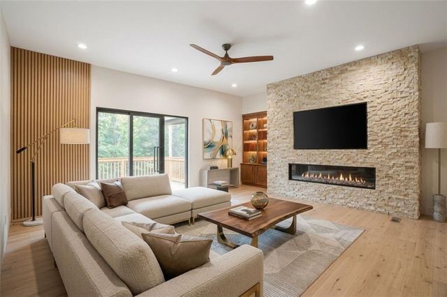 2955 Ascot Lane, Roswell, GA 30076