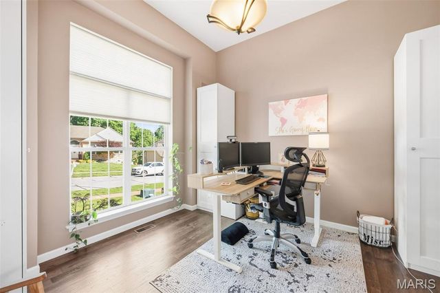 2942 Marchbanks Place, St Louis, MO 63129
