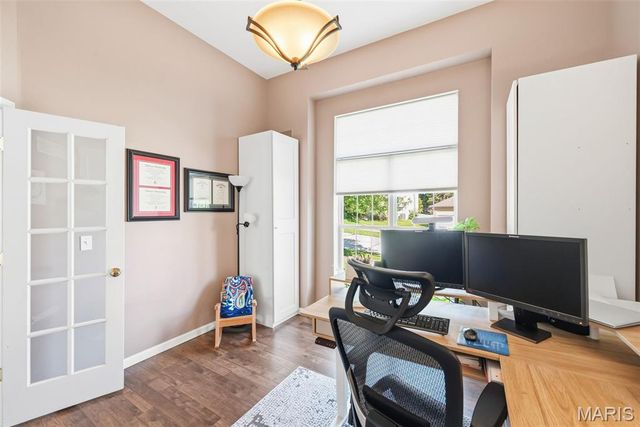 2942 Marchbanks Place, St Louis, MO 63129