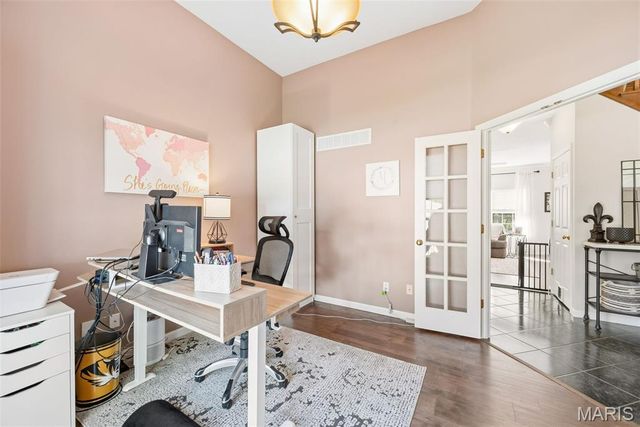 2942 Marchbanks Place, St Louis, MO 63129