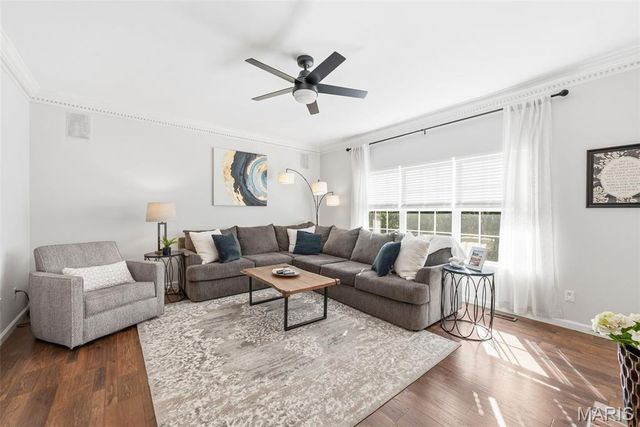 2942 Marchbanks Place, St Louis, MO 63129
