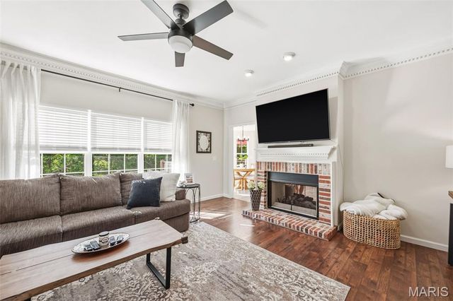 2942 Marchbanks Place, St Louis, MO 63129