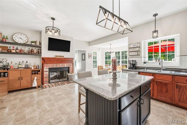2942 Marchbanks Place, St Louis, MO 63129