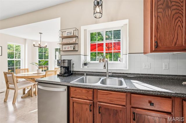 2942 Marchbanks Place, St Louis, MO 63129