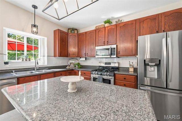 2942 Marchbanks Place, St Louis, MO 63129
