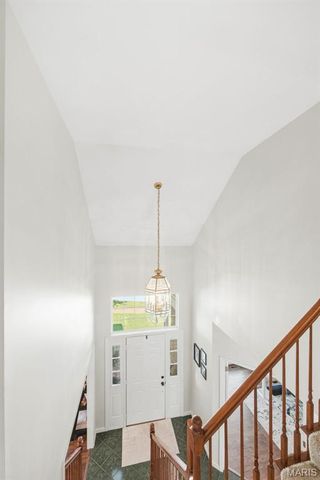 2942 Marchbanks Place, St Louis, MO 63129
