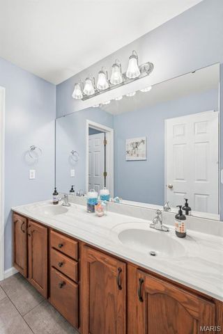 2942 Marchbanks Place, St Louis, MO 63129