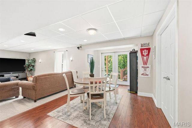 2942 Marchbanks Place, St Louis, MO 63129