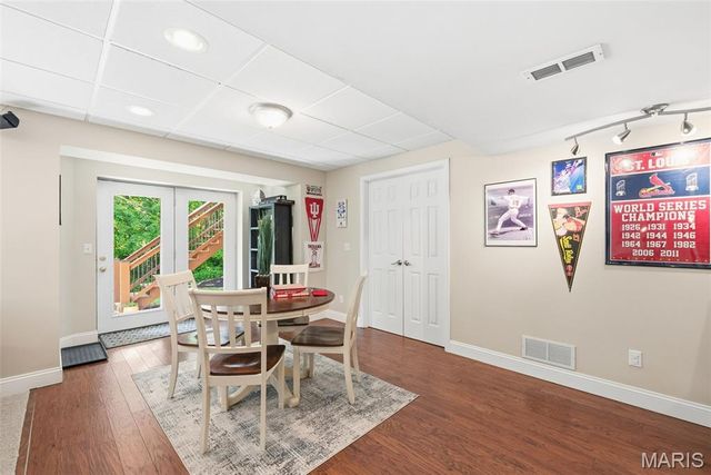 2942 Marchbanks Place, St Louis, MO 63129