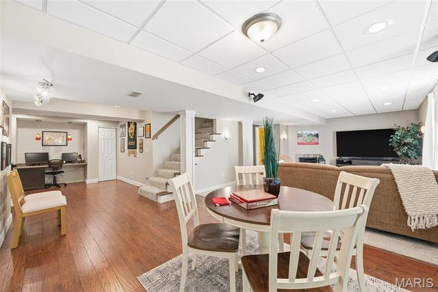 2942 Marchbanks Place, St Louis, MO 63129