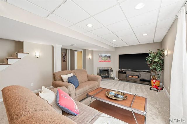 2942 Marchbanks Place, St Louis, MO 63129